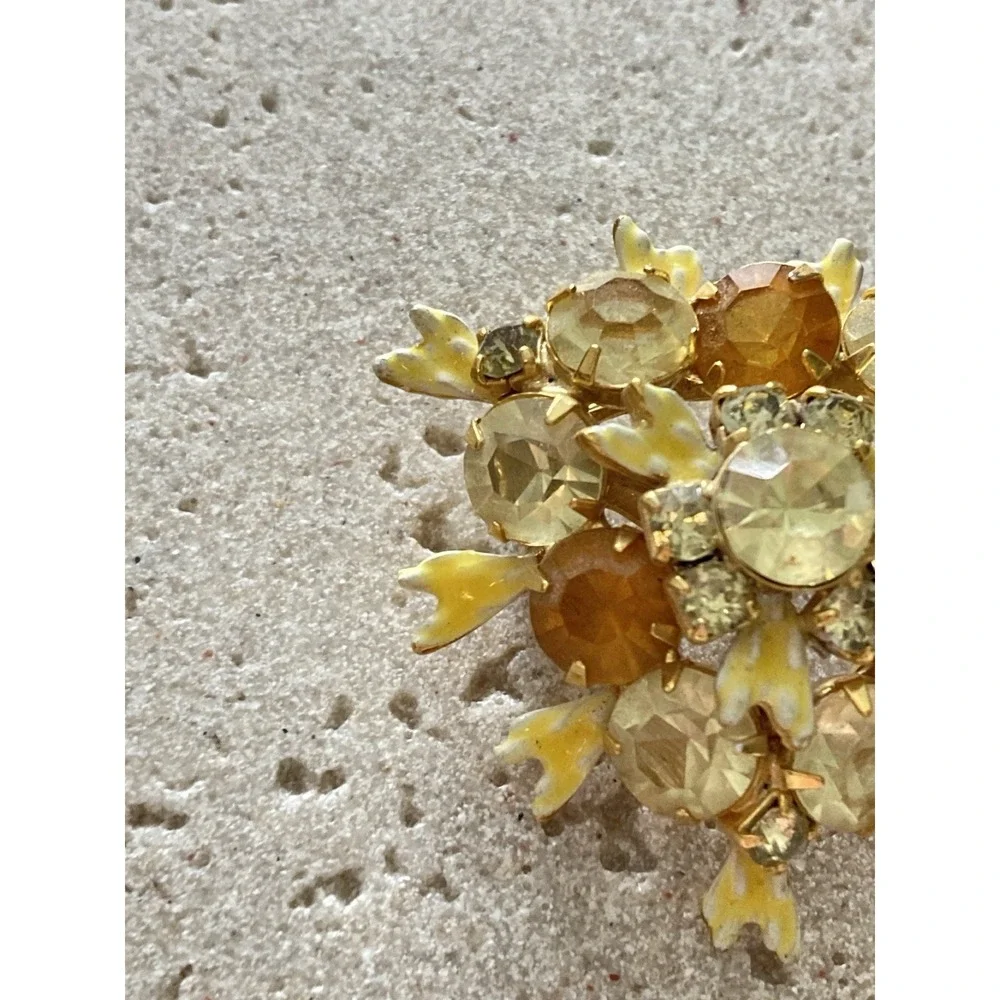 Vintage Brooch‎ In Honey & Champagne Rhinestone Enamel Flower Gold Tone Floral